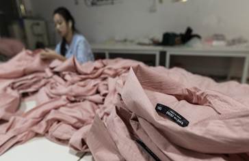 Una trabajadora de la empresa china Shein.